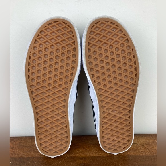 Vans Classic Black Leather Casual Slip On Shoes Sneakers 721356 Women’s Size 7. - Picture 9 of 11